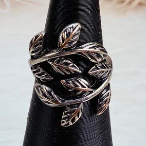 Aged Silvertone Leaf Design Metal Ring 6 3/4
